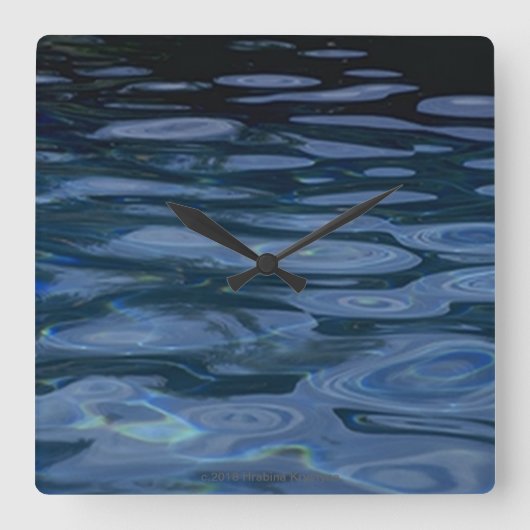 液体水時計 スクエア壁時計 (正面)