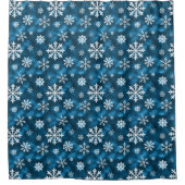 涼しい青を基調とした白い雪の結晶の模様 シャワーカーテン (正面)
