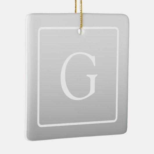 淡いグレーのグラデーション姓モノグラム セラミックオーナメント (右)