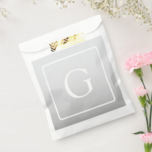 淡いグレーのグラデーション姓モノグラム フェイバーバッグ (封をした状態)