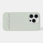淡いセージグリーンのミニマルなタイポグラフィのエンゲージ iPhoneケース (裏面横)