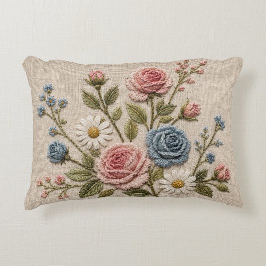 淡いピンクと青のバラの刺繍 アクセントクッション (正面)