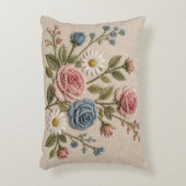 淡いピンクと青のバラの刺繍 アクセントクッション (正面(垂直))