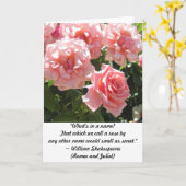 淡いピンクのバラのシェークスピアの引用文の挨拶状 カード (黄色い花)