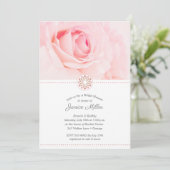 淡いピンクのバラの花のブライダルシャワーの招待状 (スタンド正面)
