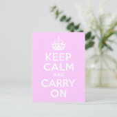 淡いピンクのKeep Calm and Carry On ポストカード (スタンド正面)