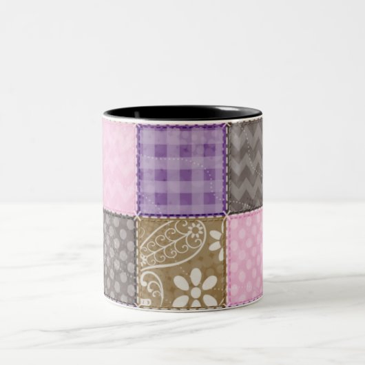淡いピンク、紫色、及び暗灰色一見をキルトにしました ツートーンマグカップ (中央)