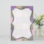淡いピンク、紫、およびタウペキルテッドルック 便箋 (スタンド正面)