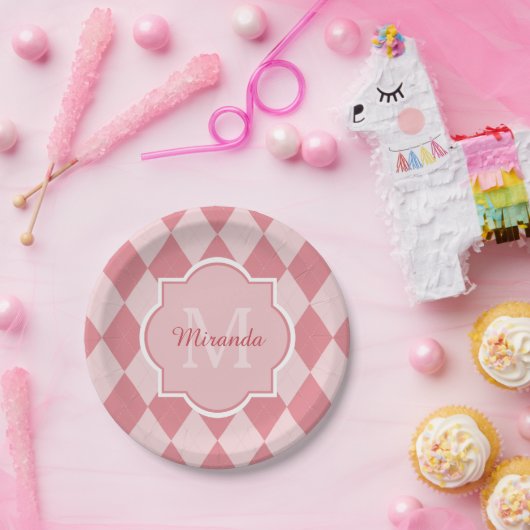 淡いピン名門私立校風のクモアーガイル柄のノグラムパーティー名 ペーパープレート (パーティー)