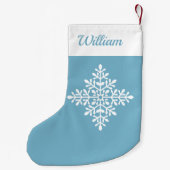 淡いブルーと名前の装飾白いスノーフレーク スモールクリスマスストッキング (裏面)