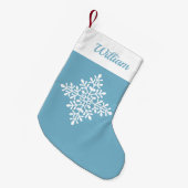 淡いブルーと名前の装飾白いスノーフレーク スモールクリスマスストッキング (正面 (吊り時))