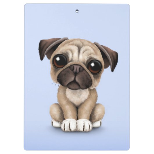 淡いブルーのかわいいベビーのパグの小犬 クリップボード (裏面)