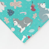 淡いブルーのクリスマスハスキーな犬毛布 フリースブランケット (角)