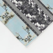 淡いブルーのケシの数々のな蘭のストライプ毛布 フリースブランケット (角)