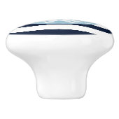 淡いブルーのモノグラムが付いている濃紺及び白のストライプ セラミックノブ (側面)