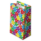 淡いブルーの小さいギフトバッグのカラフルな花 スモールペーパーバッグ (裏面アングル)