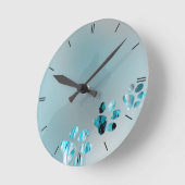 淡いブルーの猫の足 ラウンド壁時計 (傾斜)