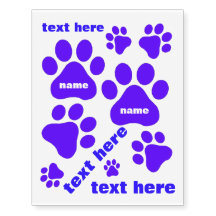 淡いブルーの紫色の文字のチアリーダーをする高等学校