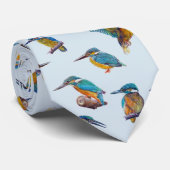 淡いブルーの背景で絵を描かれるカワセミ ネクタイ (ロール)