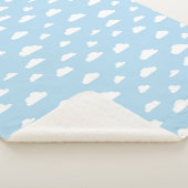 淡いブルーの背景Pattの白い漫画の雲 シェルパブランケット (3/4)