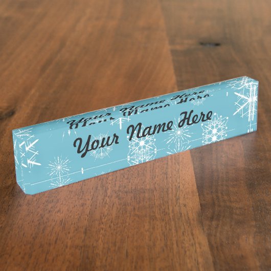 淡いブルーの雪片のクリスマスのデザイン デスクネームプレート (側面)