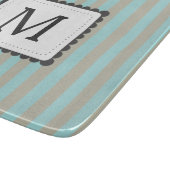 淡いブルー及びベージュ色ストライプのカスタムのモノグラム カッティングボード (角)