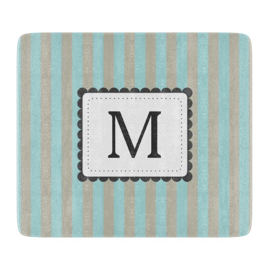 淡いブルー及びベージュ色ストライプのカスタムのモノグラム カッティングボード (正面)