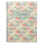 淡いヴィンテージピンクの花のパタパーソナライズされたーン ノートブック (正面)