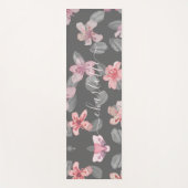 淡い灰色とピンクのモノグラム ヨガマット (正面)
