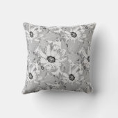 淡い灰色に白い花。 クッション (裏面)