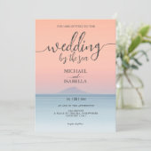 淡い空の下、海辺でウェディング 招待状 (スタンド正面)