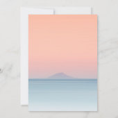 淡い空の下、海辺でウェディング 招待状 (裏面)