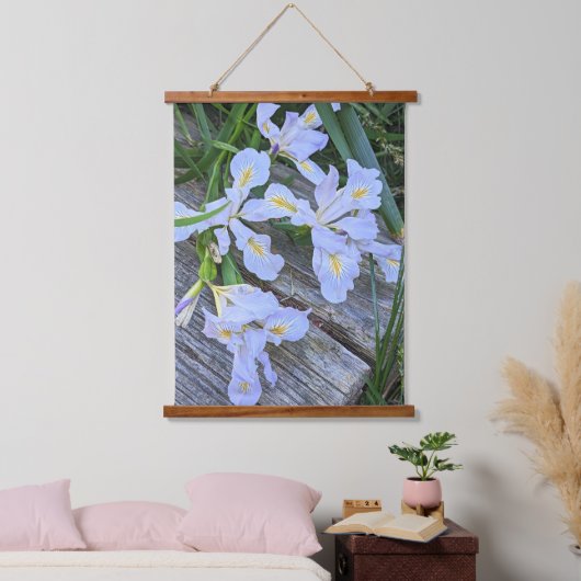 淡い紫色のアヤメの花 吊り下げ型タペストリー (寝室)
