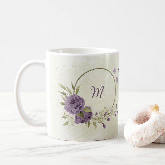 淡い紫色の白い花と緑の葉 コーヒーマグカップ (ドーナツ)