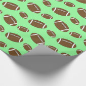 淡い緑のフットボールパターン ラッピングペーパー (角)