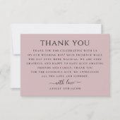 淡い色のほこりっぽいピンクのミニマル結婚タイポグラフィ サンキューカード (正面)