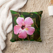 「淡い色のピンクのハイビスカス装飾枕」 クッション (ブランケット)