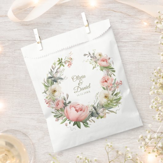 淡い色のピーチと赤面ピンクフローラ結婚ズ フェイバーバッグ (クリップ留めされた状態)