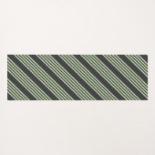 淡い色の緑と炭の五つストライプ模様 ヨガマット (裏面(横))
