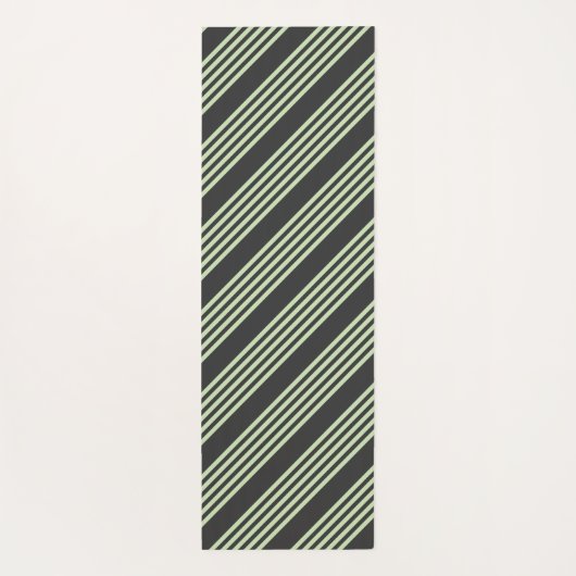 淡い色の緑と炭の五つストライプ模様 ヨガマット (裏面)