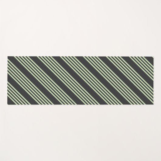 淡い色の緑と炭の五つストライプ模様 ヨガマット (正面(横))