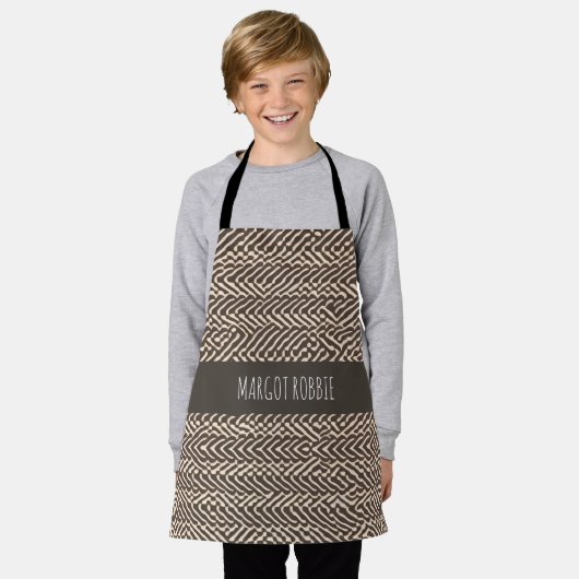 淡い色の茶色の布のラグ幾何学的パターン エプロン (着用した状態)