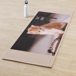 淡い色のTAUPE「猫パパ」オレンジ色の子猫 ヨガマット