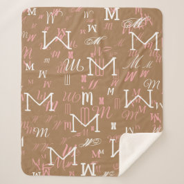 淡い茶色のイニシャルM(カスタム)パタクールーン シェルパブランケット