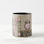 淡い茶色の古書庫と時計のイメージ ツートーンマグカップ (中央)