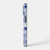淡い青い花柄 iPhone 15ケース (左側面)