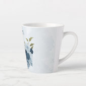 淡い青とネイビーの花 カフェラテマグ (右)