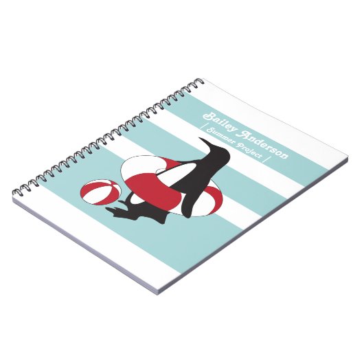 淡い青のかわいい漫画ペンギンが泳ぐ子供 ノートブック (左側)