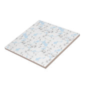 淡い青の上に白い花。 タイル (側面)