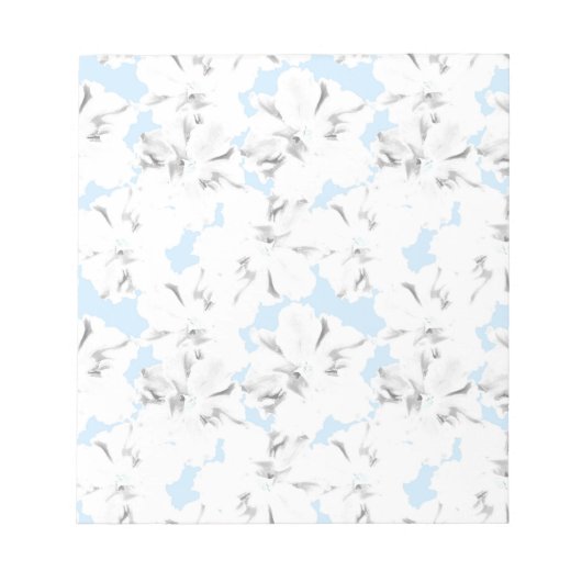 淡い青の上に白い花。 ノートパッド (正面)